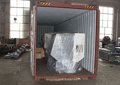 CNC Horizontal Lathe Machin loading